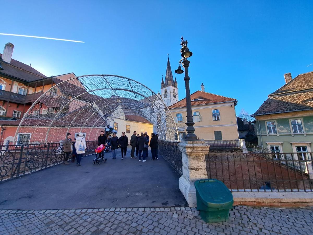 Cozy Apartment In The Heart Of Sibiu Exterior photo