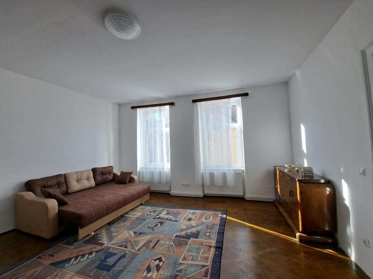 Cozy Apartment In The Heart Of Sibiu Exterior photo