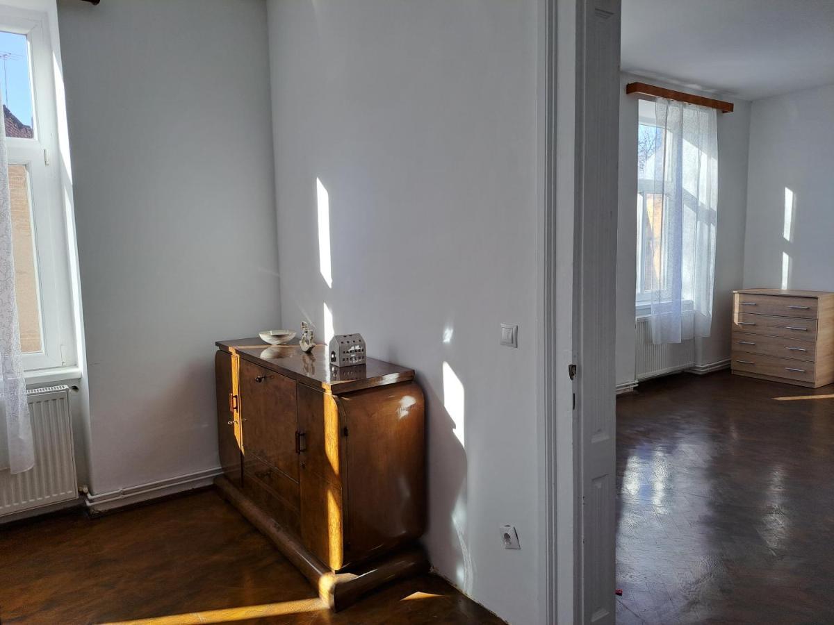 Cozy Apartment In The Heart Of Sibiu Exterior photo